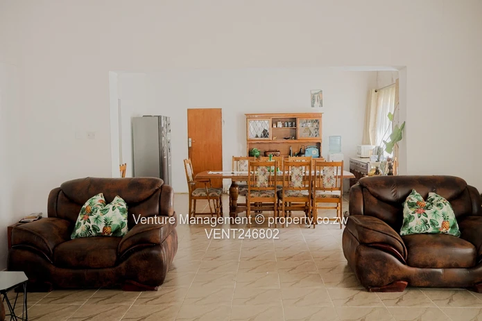 Lovely home in Domboshawa (Sole Mandate)