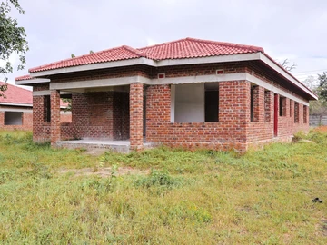 4 Bedroom Flat & Apartment