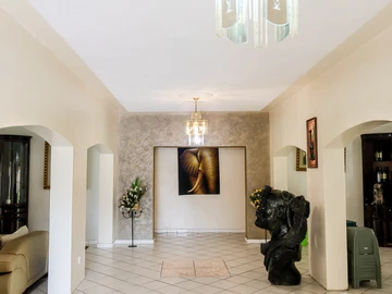 6 Bedroom House