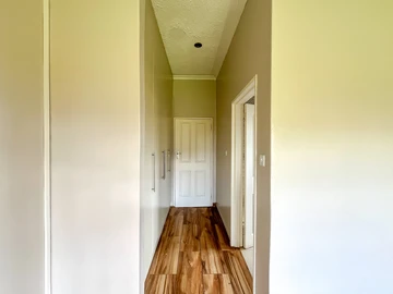 3 Bedroom Flat & Apartment