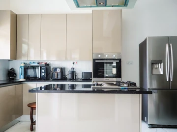 3 Bedroom Flat & Apartment