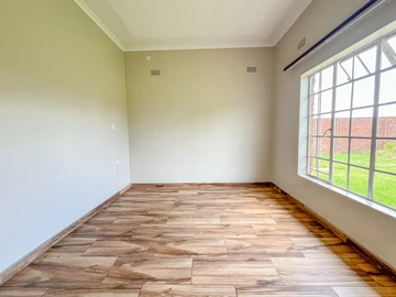 3 Bedroom Flat & Apartment