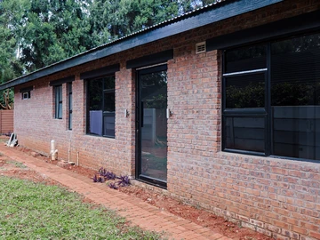 2 Bedroom Flat & Apartment