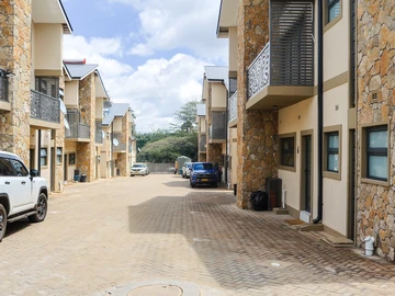 3 Bedroom Flat & Apartment