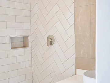 2 Bedroom Flat & Apartment