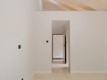 2 Bedroom Flat & Apartment